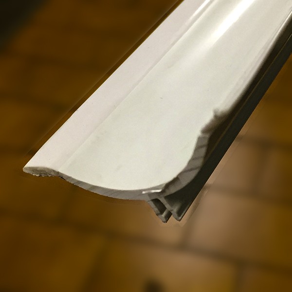 Sguscia bianca in PVC in barre da 2700 mm H 40 mm  PRO1
